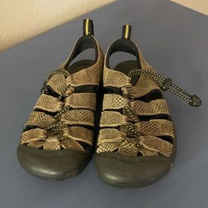 Keen sandals big kid size 1